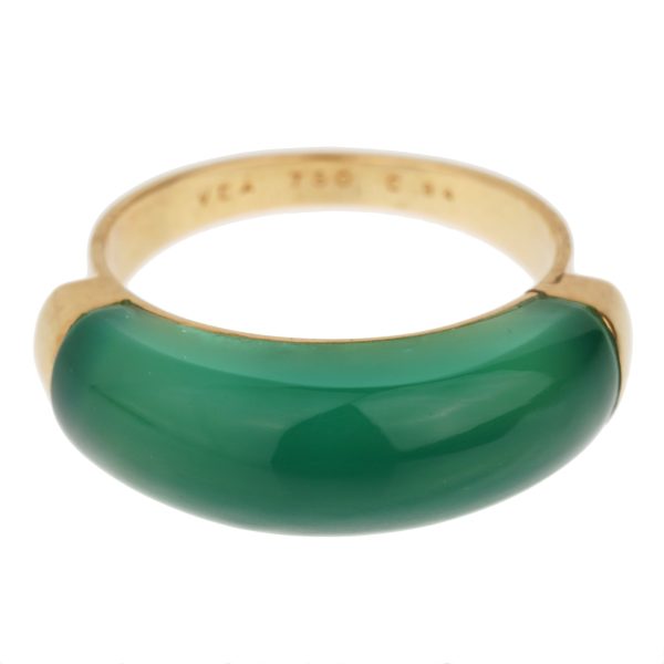 Van Cleef & Arpels Chrysoprase Vintage Yellow Gold Ring Supply