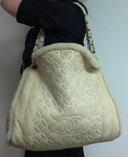 Authentic Chanel Modern Chain Shearling Bone Jumbo Online now