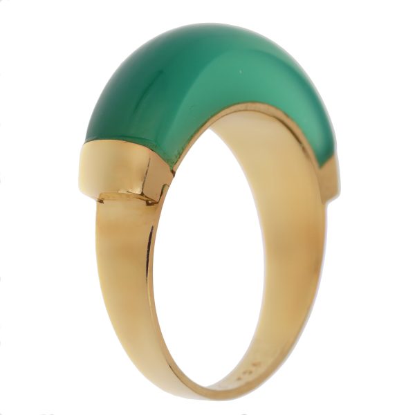 Van Cleef & Arpels Chrysoprase Vintage Yellow Gold Ring Supply