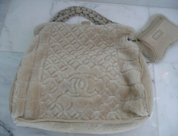 Authentic Chanel Modern Chain Shearling Bone Jumbo Online now